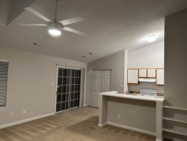 Building Photo - 220 Lantana Ln