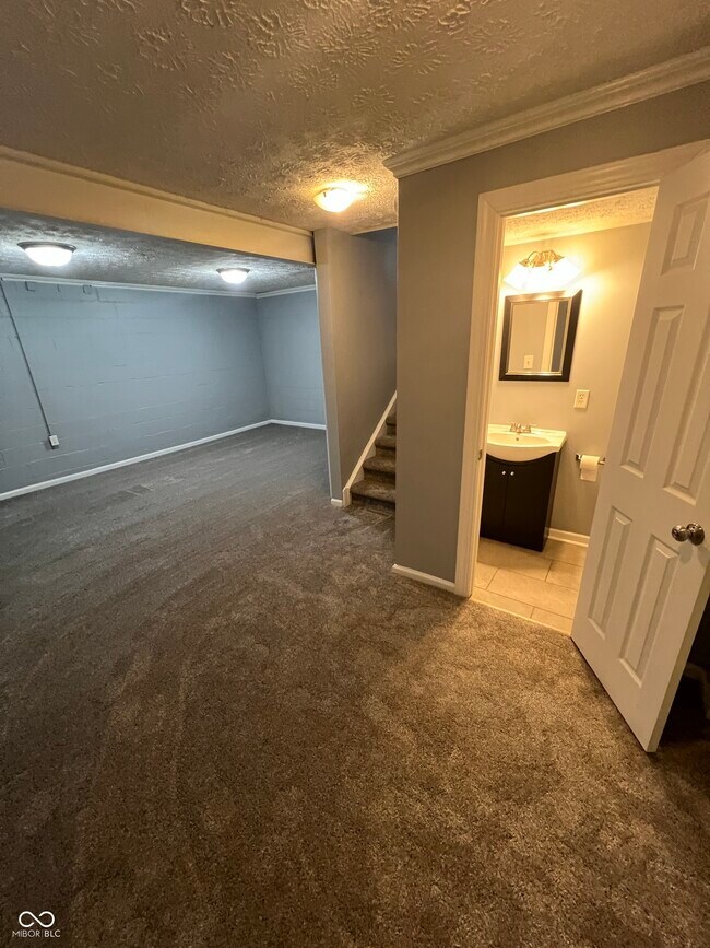 Building Photo - 9445 Timber View Dr