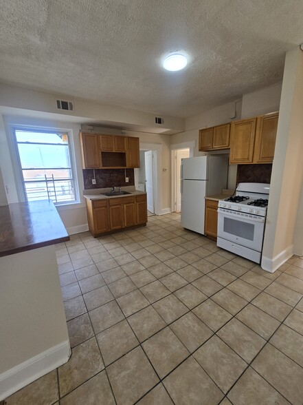 Building Photo - 526 S 15th St