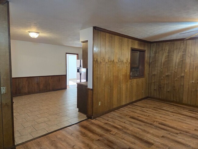 Building Photo - FOR RENT in North Columbus! Available Now!