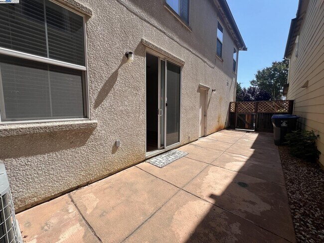Building Photo - 3127 Puffin Cir