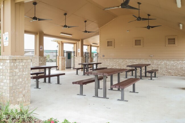 Building Photo - 2614 Ski Lodge Dr