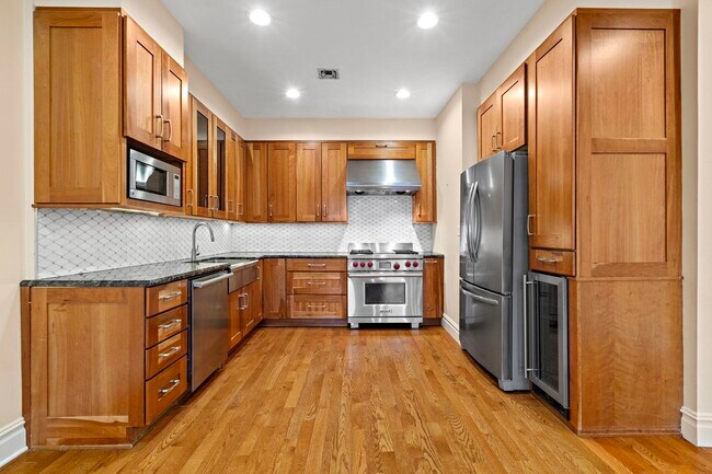 Building Photo - 502 Hudson St