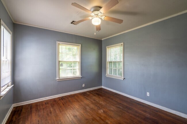 Building Photo - 2 Bed 1 Bath With Bonus Room in Tulsa