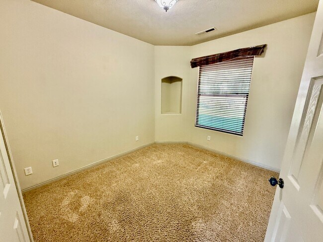 Building Photo - VIEWS in Toquerville Four Bedroom