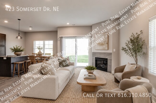 Building Photo - 423 Somerset Dr NE