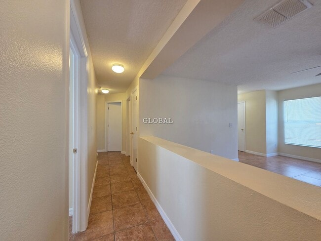 Building Photo - Majestic 4-Bed, 2-Bath Home in Avalon Park...
