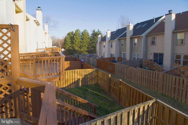 Building Photo - 5339 Buxton Ct