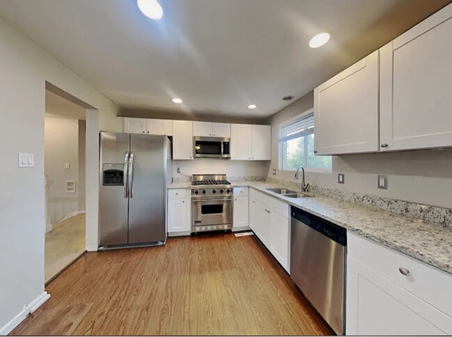 Building Photo - 387 Helena Cir