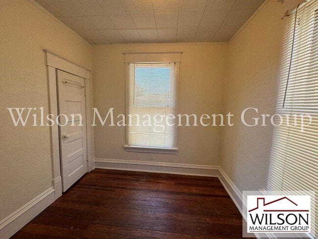 Building Photo - 516 E Anderson St