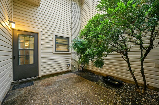 Building Photo - 8400 Jamestown Dr