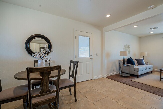 Building Photo - Scottsdale Home that has everything you need!