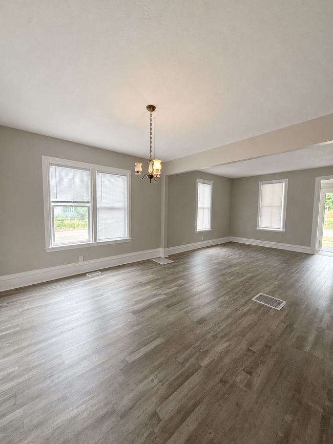 Building Photo - 704 Axtell St