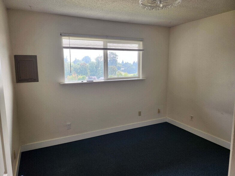 Building Photo - 33060 SW Keys Rd