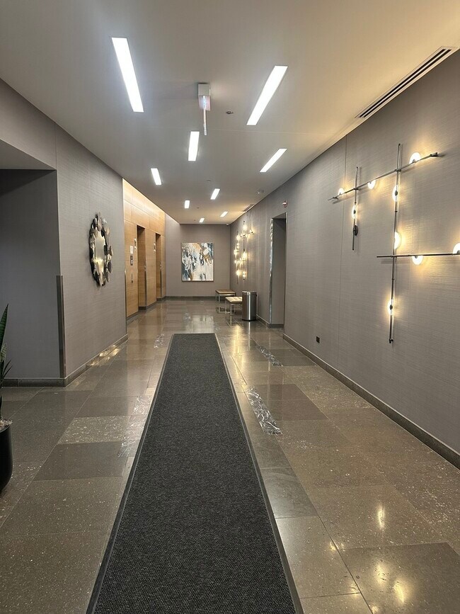 Building Photo - 1901 S Calumet Ave