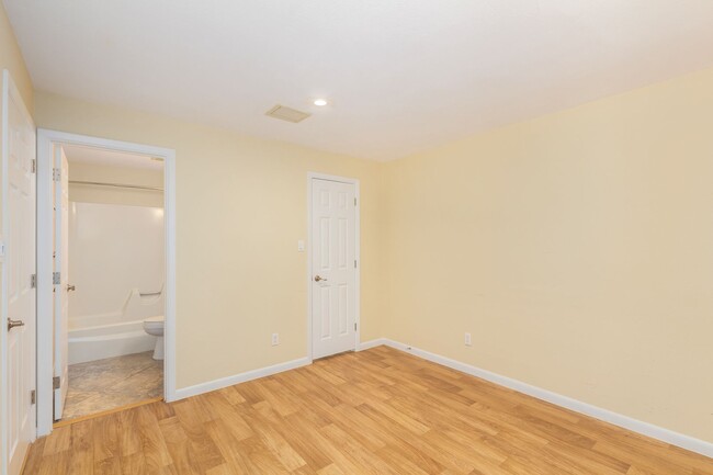 Building Photo - Remodeled 2-Bedroom, 2-Bath Condo in Prime...