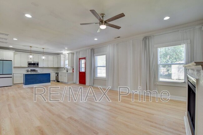 Building Photo - 8028 Glade Rd