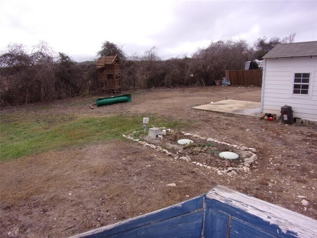 Building Photo - 360 Rangeland Rd