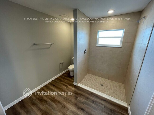 Building Photo - 550 Encarnacion St