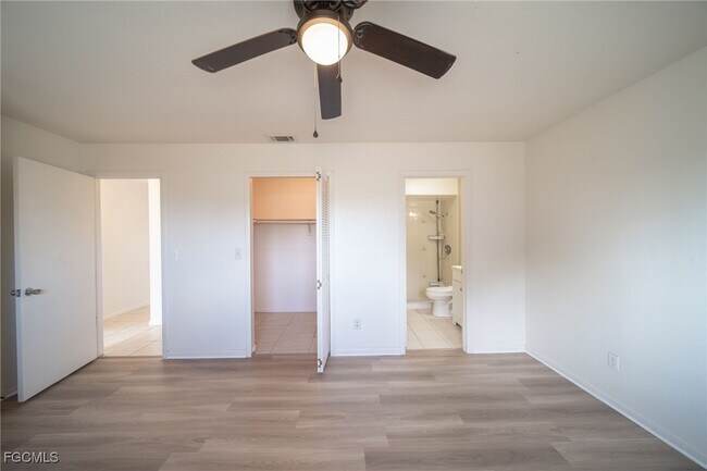 Building Photo - 2825 SW Santa Barbara Pl