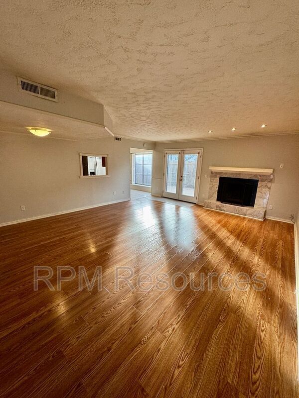 Building Photo - 11407 N May Ave