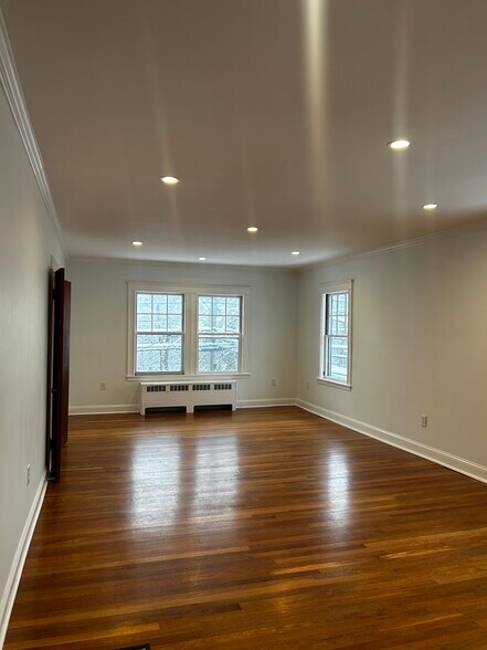 Building Photo - 176 Brush Hill Rd