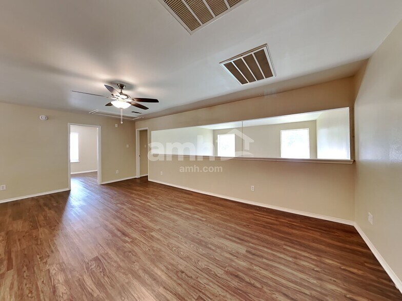 Building Photo - 4706 Buescher Ct