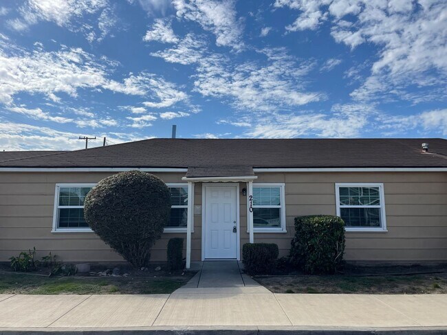 Primary Photo - Large and Remodeled 2 Bedroom Unit!