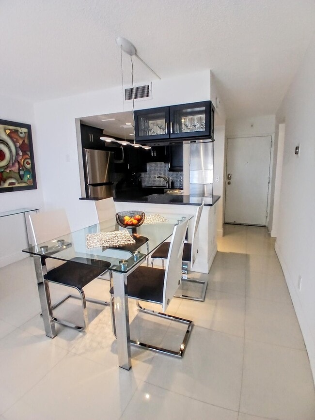 Building Photo - 1830 Embassy Dr