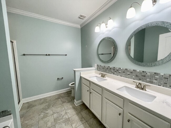 Building Photo - Three Bedroom, Cypress Ridge Townhouse!