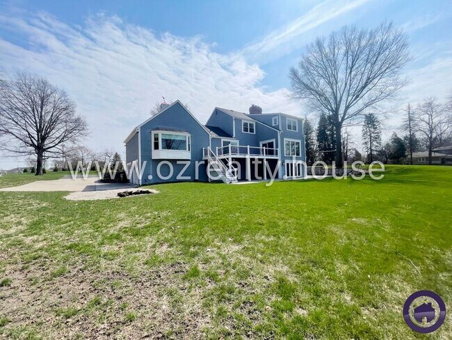 Building Photo - 25101 W River Rd