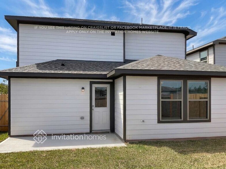 Building Photo - 5747 Daphne Dr