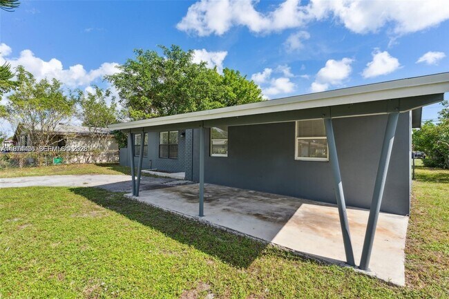 Building Photo - 650 SW 29th Ave