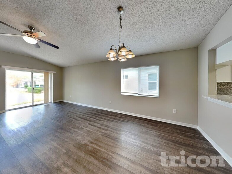 Building Photo - 533 Scarlet Maple Ct