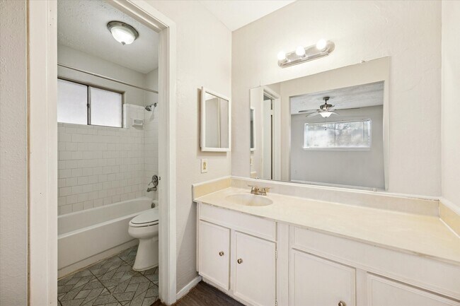 Building Photo - 7323 Wovenwood Ln