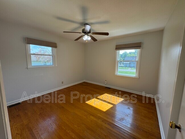 Building Photo - 1713 Seward Dr