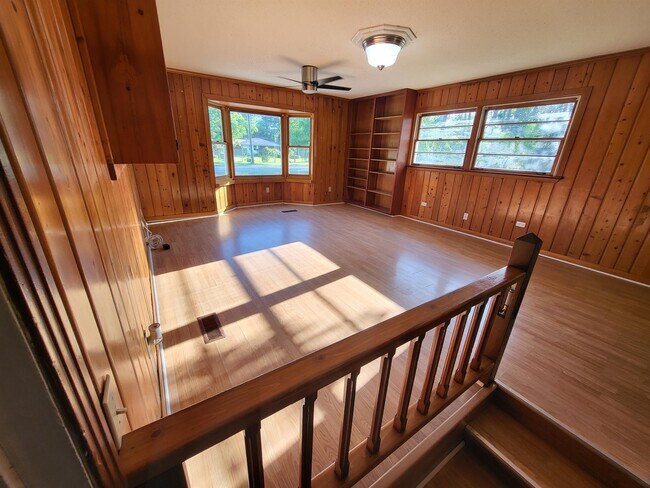 Building Photo - 105 Pinecrest Dr