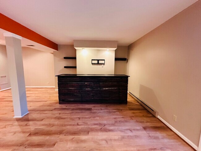 Building Photo - 1007 Chateau St Blacksburg