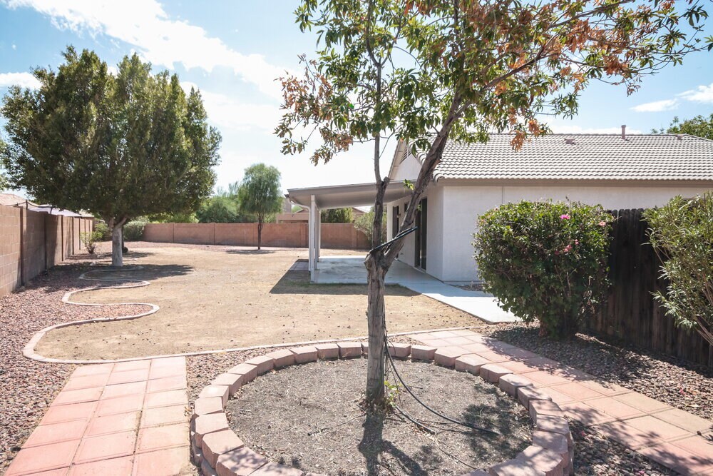 Building Photo - 11170 W Holly St