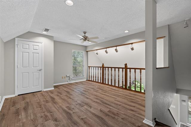 Building Photo - 1009 Winding Creek W Dr