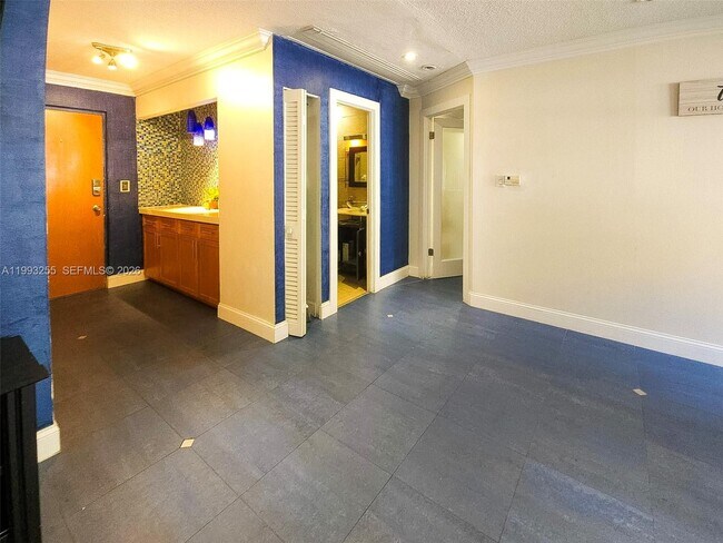 Building Photo - 401 Golden Isles Dr