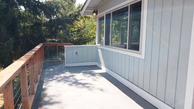 Building Photo - Great 3bd 2 bath in Heart of Gig Harbor