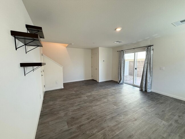 Building Photo - Modern Townhome Near Lone Mountain | Gated & Pool