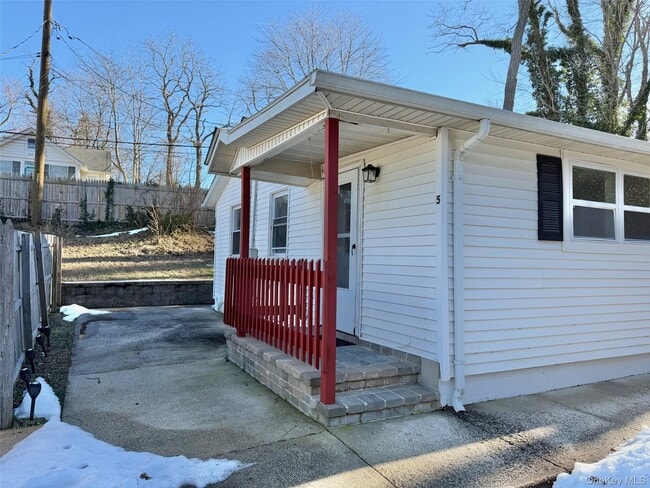 Building Photo - 188 Hallock Landing Rd