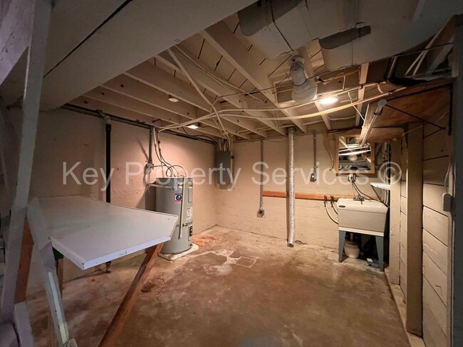 Building Photo - Charming Two Bedroom House near Downtown V...