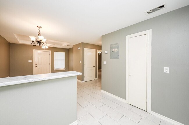 Building Photo - 205 W San Carlos St