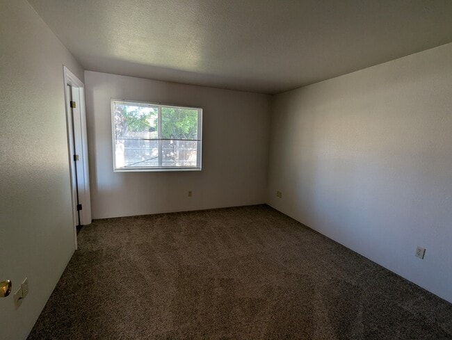 Building Photo - 61862 Avonlea Cir