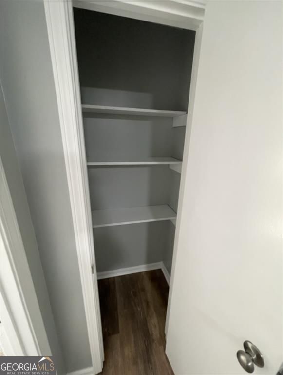 Building Photo - 19 Oak Hill Dr