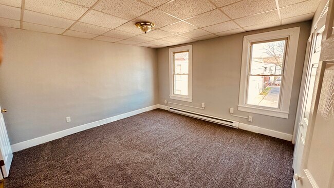 Building Photo - 228 N Howard St