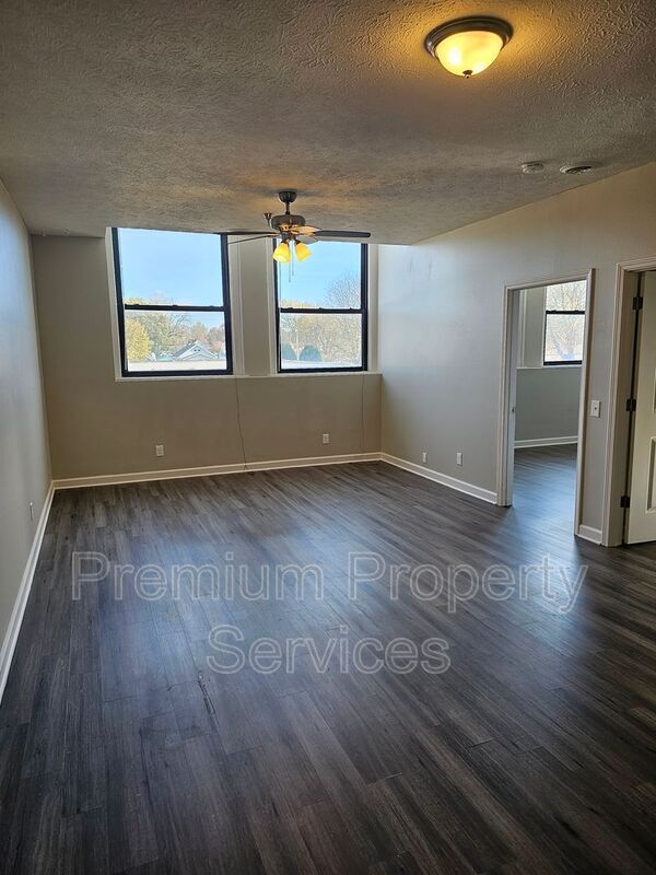 Building Photo - 2208 8th St